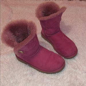 Bailey button pink uggs